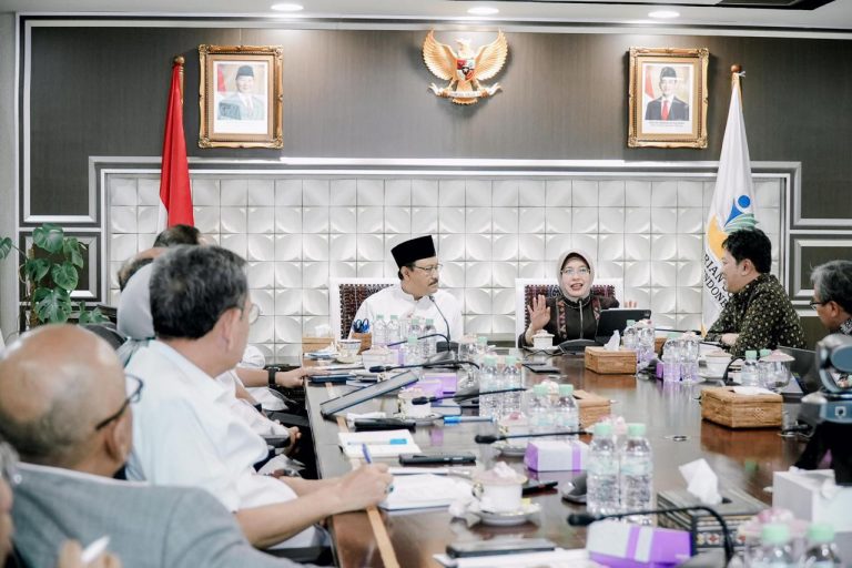 Kemensos Siapkan Bantuan Sosial untuk Guru Non-ASN dan Non-Sertifikasi, Menggunakan Data DTSEN