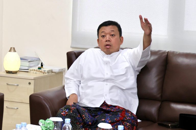 Menteri Nusron Wahid Tegaskan Isu Pencabutan Sertifikat di Kawasan Pagar Laut Tidak Benar