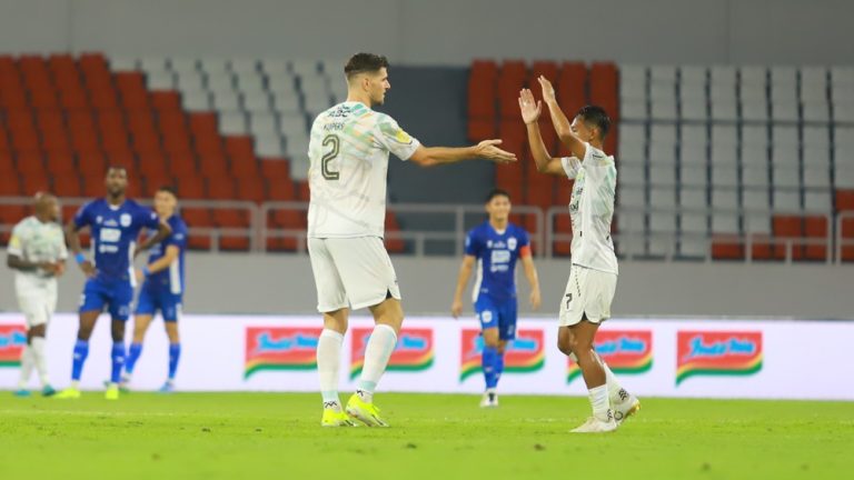 Pertahanan Solid Persib Bandung Tampil Memukau, Menangi Duel Dengan 10 Pemain