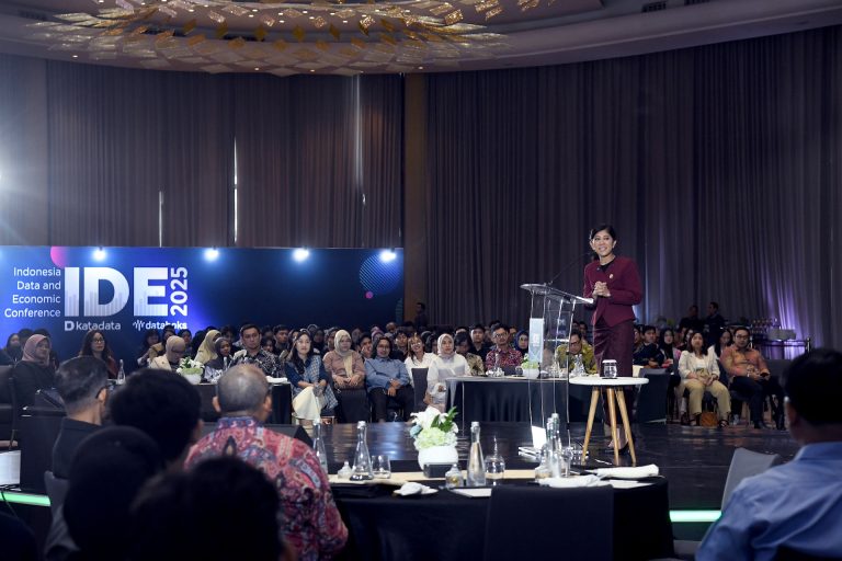 Meutya Hafid Ungkap Kunci Indonesia Menjadi Pemimpin Dunia Digital: Talenta Digital & Keamanan Siber!