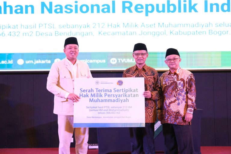 Menteri Nusron Serahkan 212 Sertipikat Tanah Aset Muhammadiyah dan Komitmen Percepat Sertipikasi Tanah Wakaf serta Rumah Ibadah