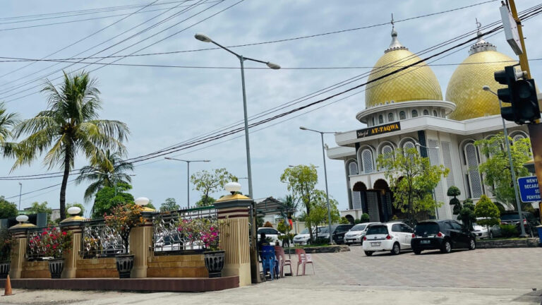 Masjid Jami’ At-Taqwa Paciran: Oase Nyaman Bagi Pemudik di Jalur Pantura