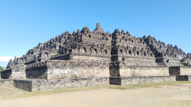 Stairlift di Borobudur: Inovasi Aksesibilitas yang Tetap Jaga Nilai Sejarah