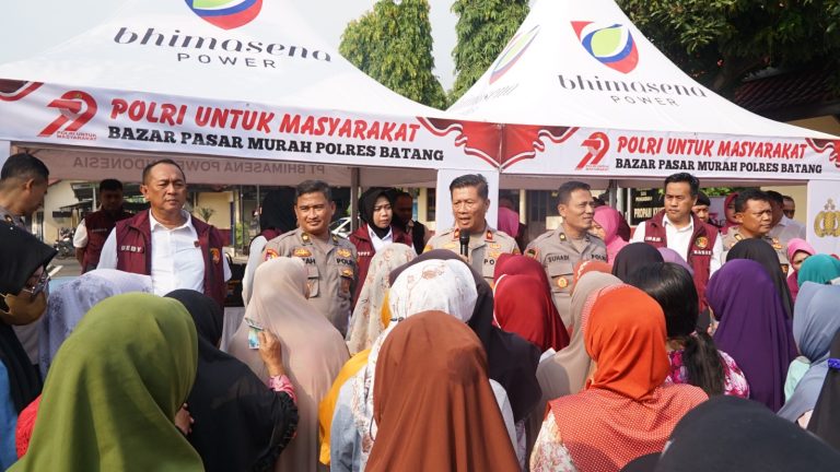 Sambut HUT ke-79 Bhayangkara, Warga Serbu Bazar Murah Polres Batang