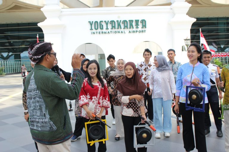 Gamelan di Gerbang Wisata Jogja Sambut Turis Dunia Rayakan Kemerdekaan