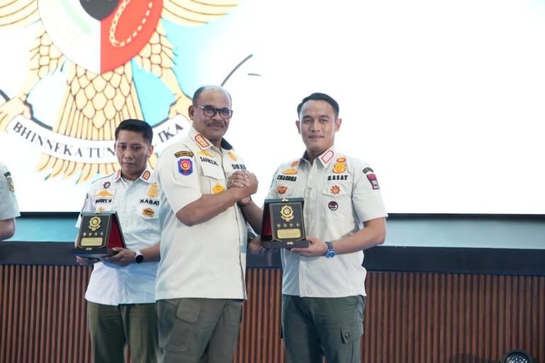 Satpol PP Kota Padang Raih Penghargaan Karya Bhakti Nasional 2025