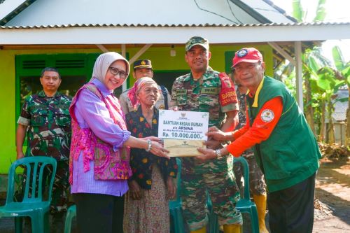 HUT ke-80 TNI di Lumajang: Renovasi Rumah Mbok Imuk Jadi Bukti Aksi Nyata