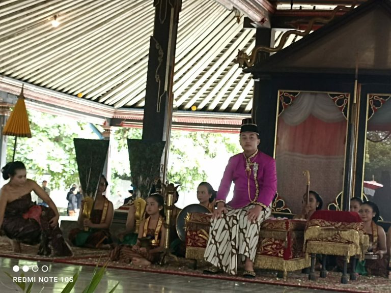 Karaton Surakarta Sambut Pemimpin Baru: Pakoe Boewono XIV Resmi Jumeneng