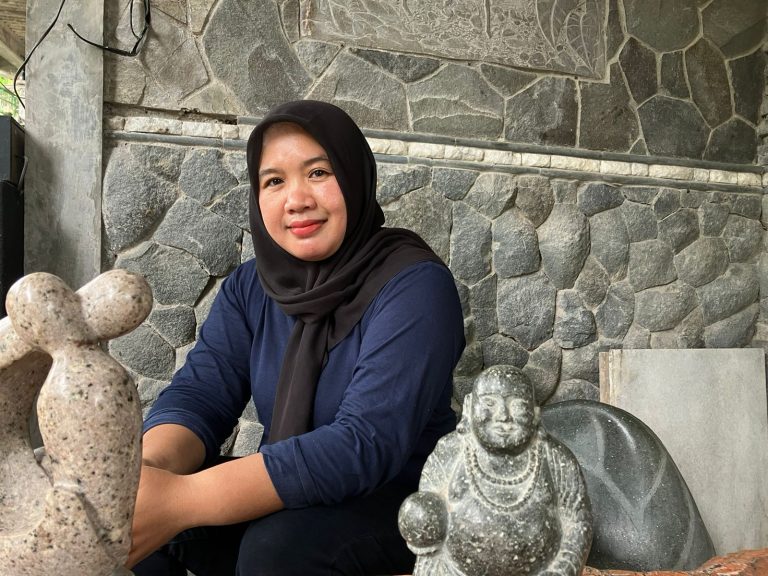 Kisah Ipung, Pematung Batu dari Sleman yang Karyanya Tembus Pasar Internasional
